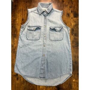 At Last New York Women Medium Light Wash Denim Sleeveless Button Down Shirt Vest